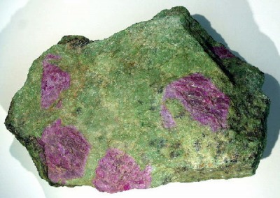 69ru-zoisite1_wiki.jpg